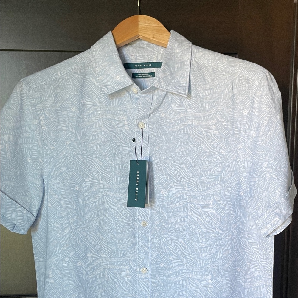 Perry Ellis Blue and White Short Sleeve Linen Blend Button down Size small - Picture 3 of 7